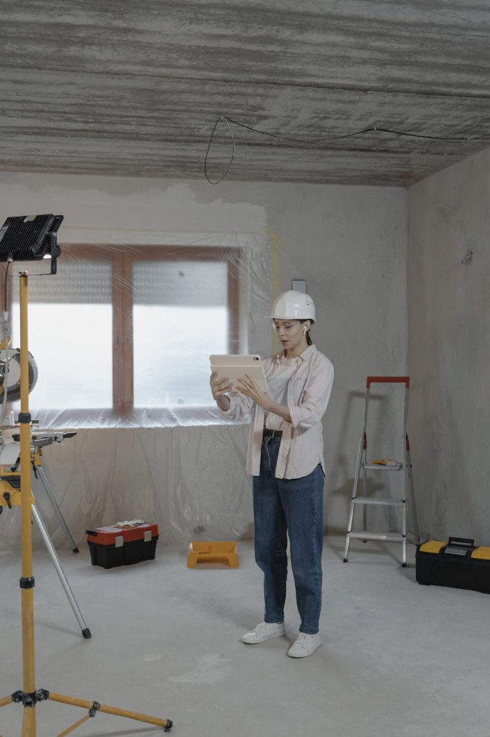 Relevé de chantier sur tablette, second œuvre en cours