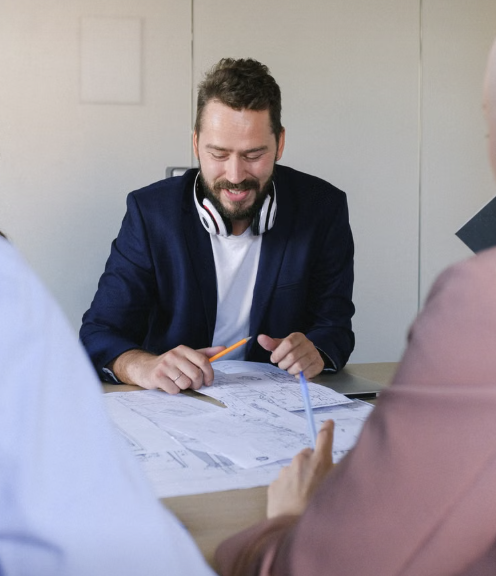 Audit terrain Zintask : lecture de plans avec le client, sur site